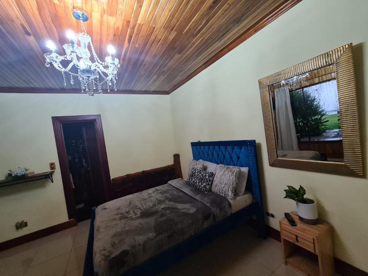 مبيت وإفطار Poasito Poas Paradise المظهر الخارجي الصورة